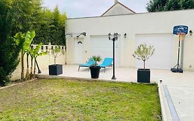 Logement Moderne Pres De Paris Et Stade De France Avec Place De Stationnement